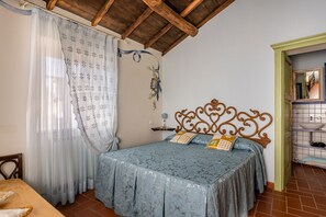 3 bedrooms, iron/ironing board, bed sheets - Holiday Apartment 'Melograni 7' with Terrace (Molazzana)