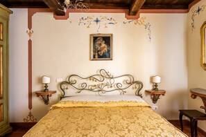 1 bedroom, iron/ironing board, bed sheets - Holiday Apartment 'Melograni 2' with Terrace (Molazzana)