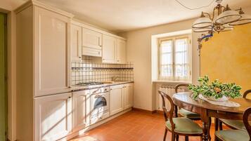 Kühlschrank, Ofen, Herdplatte, Geschirrspüler