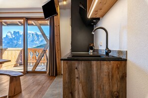 Interior - Holiday Apartment "Aschnerhof Holzherz" with Mountain View, Private Balcony & Wi-Fi (Renon)
