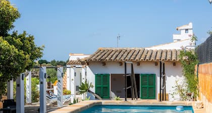Finca "Sa Casa Des Pintor Miquel Vives 213" mit privatem Pool, 2 Terrassen und WLAN