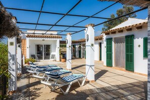 Terrace/patio - Country House "Sa Casa Des Pintor Miquel Vives 213" with Private Pool, 2 Terraces & Wi-Fi (Cala Bona)