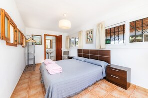 2 chambres, fer et planche à repasser, accès au Wi-Fi (inclus)