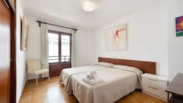 3 chambres, fer et planche à repasser, Wi-Fi gratuit, draps fournis