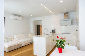 Interior - Apartment 'Ca Na Tonina Ref 7000' with Private Terrace, Wi-Fi and Air Conditioning (Cala Morlanda)