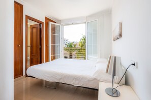 3 chambres, fer et planche à repasser, Wi-Fi gratuit, draps fournis