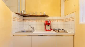 Fridge, stovetop, coffee/tea maker, cookware/dishes/utensils