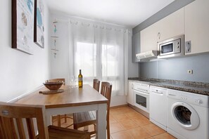 Dining - Vacation Home "Apartamento Hibisco" close to the Beach with Shared Pool & Wi-Fi (El Cotillo)