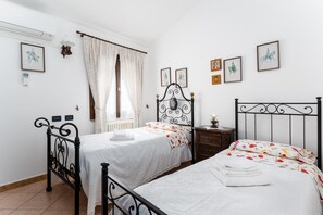 3 bedrooms, iron/ironing board, free WiFi, bed sheets - Holiday Home "Residenza Le Magnolie" with Terrace, Shared Garden and Wi-Fi (Orosei)