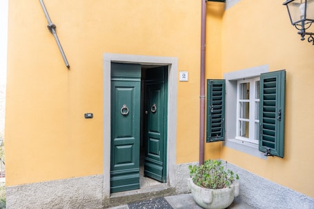 Exterior detail. Holiday Apartment "Grillo Rosso 8" with Private Garden and Fireplace