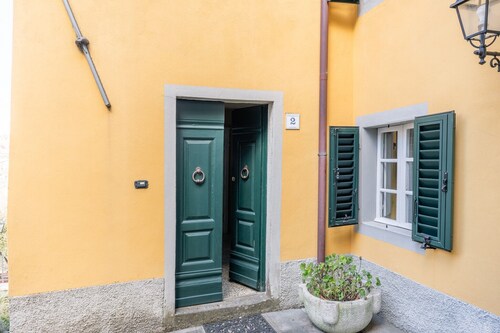 Holiday Apartment "Grillo Rosso 8" with Private Garden and Fireplace