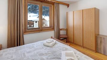 1 quarto, Wi-Fi de cortesia, roupa de cama