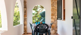 Holiday Home 'Ca Aina' with Private Terrace, Private Garden and Wi-Fi