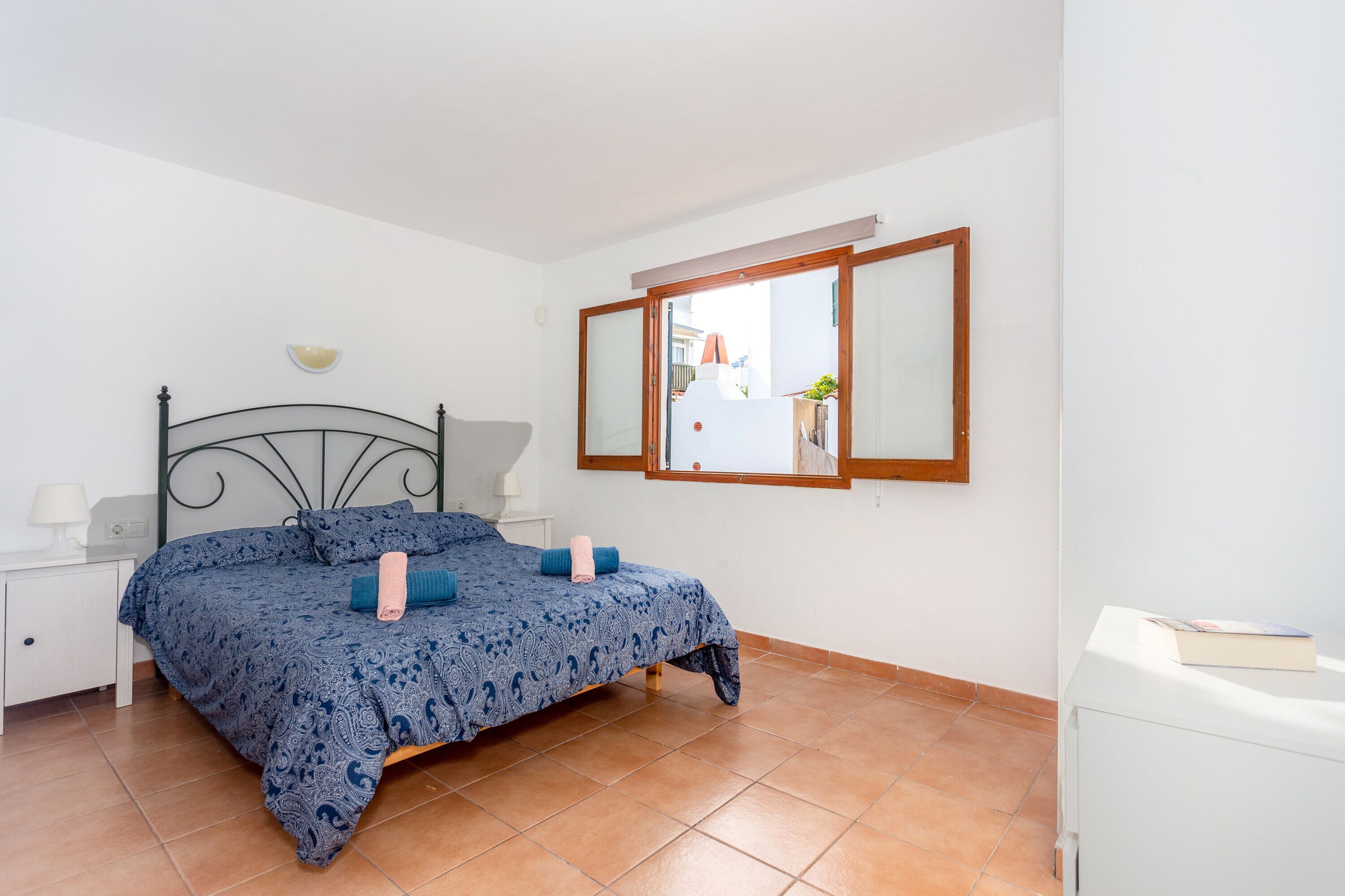 2 slaapkamers, een strijkplank/strijkijzer, gratis wifi, beddengoed