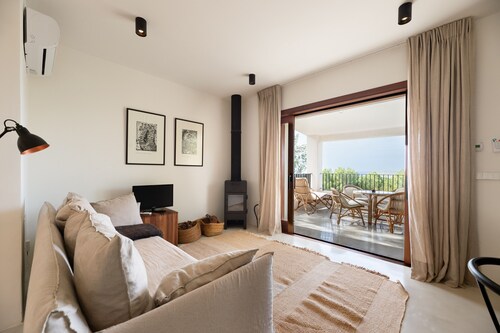 Holiday Home "Juliarina" with Sea View, Garden & Wi-Fi