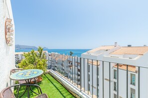 Outdoor dining - Apartment 'Penthouse Center Altea' with Sea View, Wi-Fi and Air Conditioning (Altea)