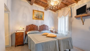 2 slaapkamers, een strijkplank/strijkijzer, beddengoed