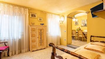 2 slaapkamers, een strijkplank/strijkijzer, beddengoed