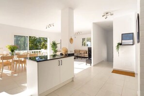 Interior - Holiday Home 'Modern Villa with Private Pool' with Sea View, Wi-Fi and Air Conditioning (MIJAS)