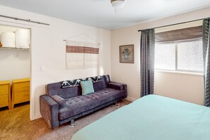 3 bedrooms, iron/ironing board, travel cot, Internet - Stunning dog-friendly condo with pool, hot tub, golf nearby, & washer/dryer (Moab)