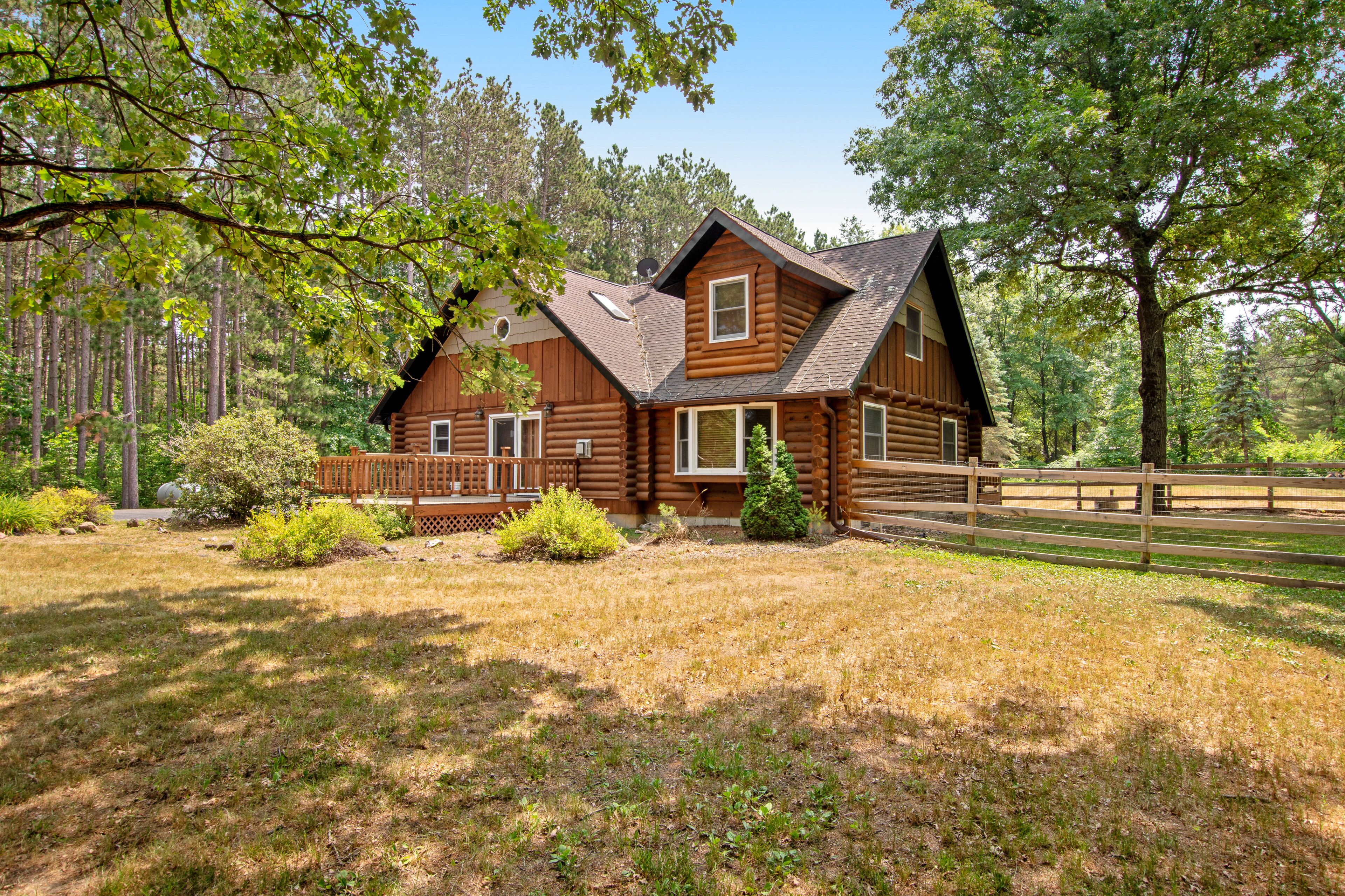Picturesque dog-friendly cabin with firepit, pool table, deck, yard, & fireplace