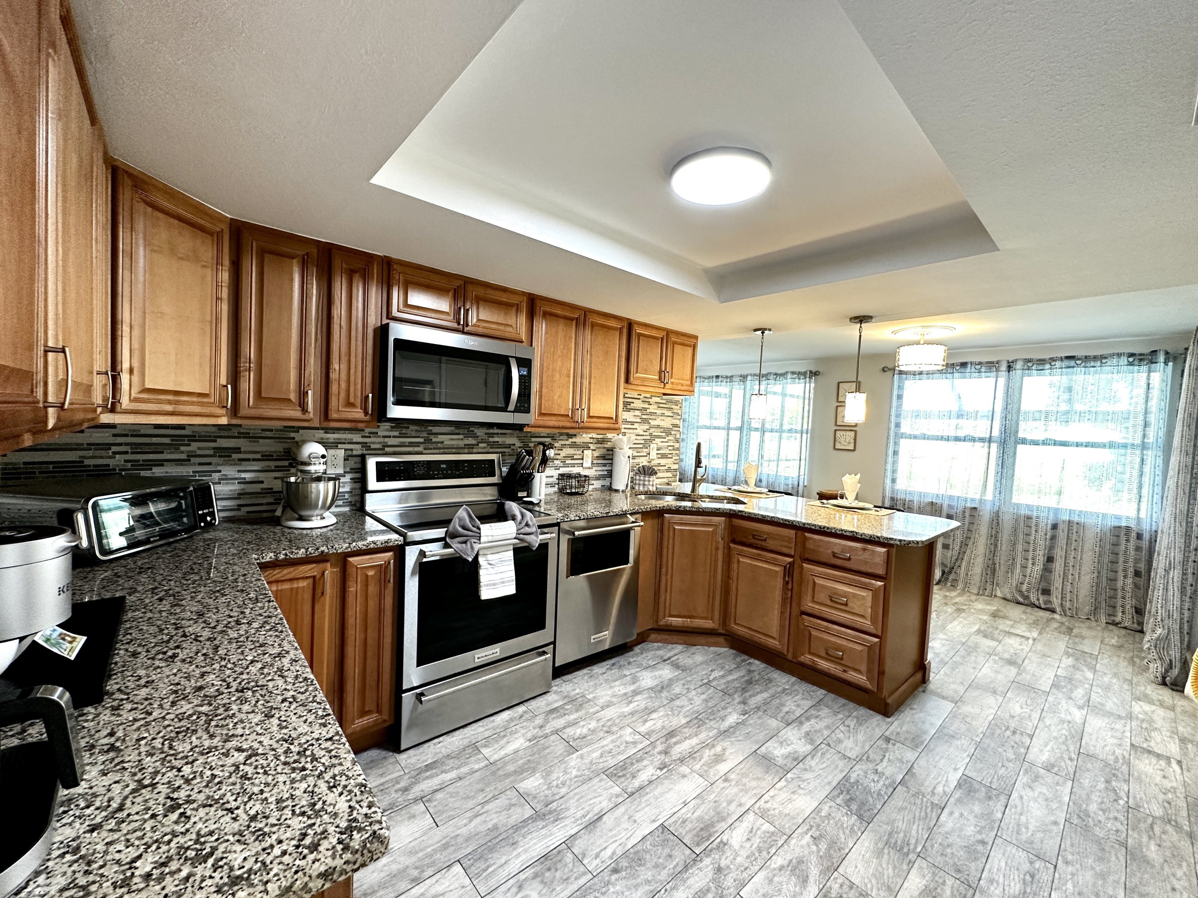 ثلاجة، ميكروويف، فرن، موقد طهي مسطح