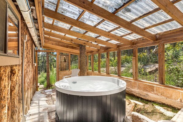 Indoor spa tub