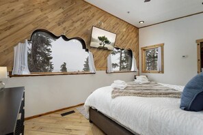 2 bedrooms, desk, iron/ironing board, free WiFi