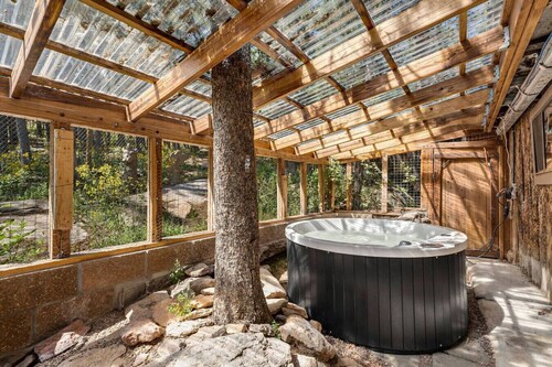The Tyrolean Cabin. Panoramic Views. Hot Tub.