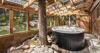 The Tyrolean Cabin. Panoramic Views. Hot Tub.