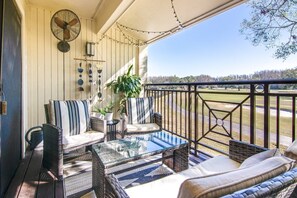 Property grounds - Matchless Luxury – Elegant 2BR Golf View Condo w/ Designer Kitchen, Smart TVs & Walk-Out Patio! (Wesley Chapel)