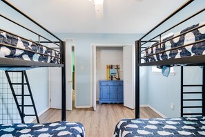3 bedrooms, iron/ironing board, free WiFi