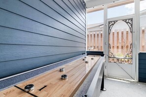 Games room - Wonderful Dog-Friendly Cottage in the Peaceful, Quiet Section of Oak Island (Oak Island)