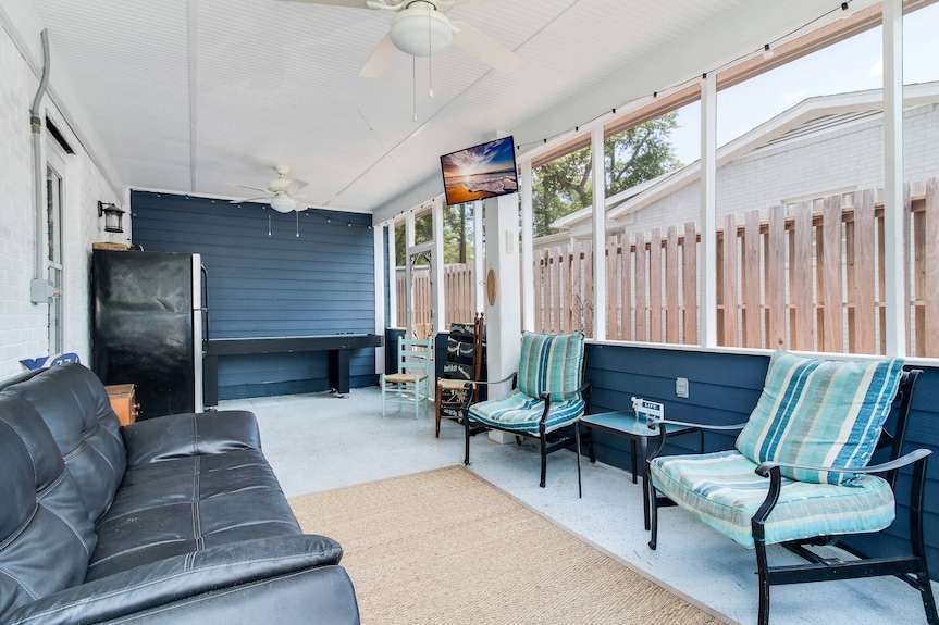 Wonderful Dog-friendly Cottage In The Peaceful, Quiet Section Of Oak Island - Oak Island, NC