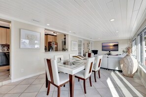 Dining - Casa by The Cove - 3/2 + Office - Intracoastal Front w/ Heated Pool and Spa (Deerfield Beach)
