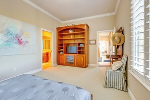 2 bedrooms, iron/ironing board, internet, bed sheets