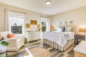 4 bedrooms, iron/ironing board, free WiFi, bed sheets