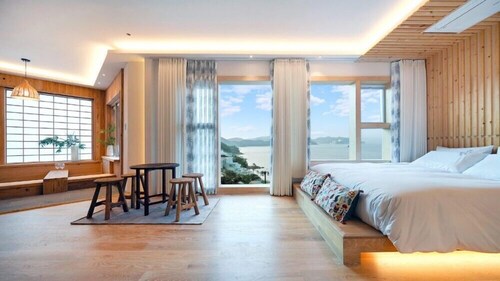 Groove-in Cafe Pension