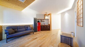Room (G201)