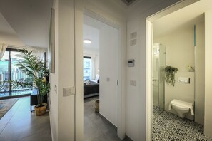 Appartamento | Bagno | Doccia, set di cortesia gratuito, asciugacapelli, asciugamani