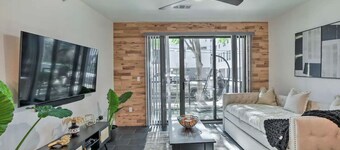 Contemporary Dallas Condo w/ Private Patio