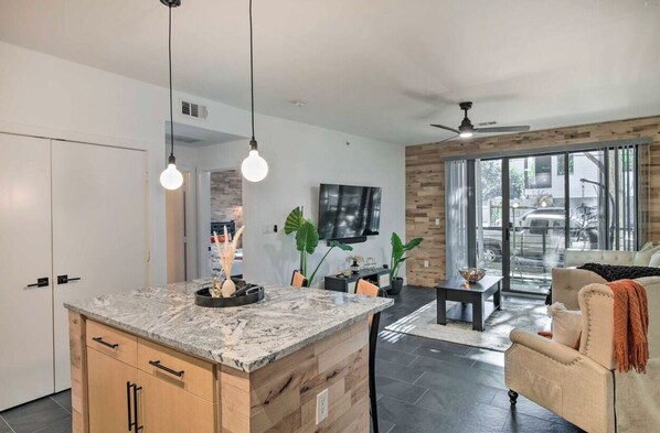 Interior - Contemporary Dallas Condo w/ Private Patio (Dallas)