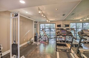Fitness facility - Contemporary Dallas Condo w/ Private Patio (Dallas)