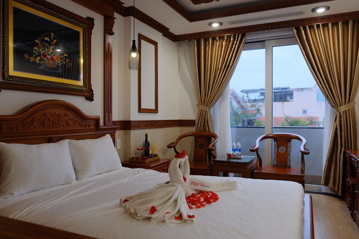 Quartos à prova de som, Wi-Fi de cortesia, roupa de cama