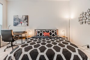2 bedrooms, desk, iron/ironing board, WiFi - Cozy Luxury Corporate Housing (Plano)