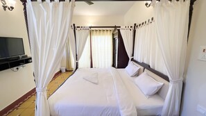 4 bedrooms, iron/ironing board, free WiFi - Luxury Homestay (Aracode)
