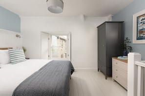 1 bedroom, desk, iron/ironing board, Internet