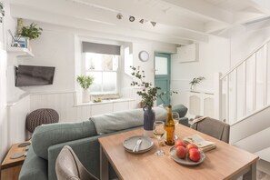 Dining - A delightful character cottage for couples and their dogs in the heart of Newlyn in Cornwall (Newlyn)