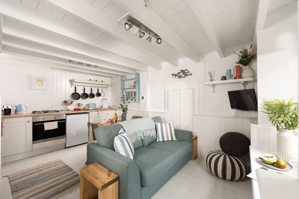 Smart TV - A delightful character cottage for couples and their dogs in the heart of Newlyn in Cornwall (Newlyn)
