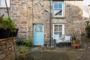 Exterior - A delightful character cottage for couples and their dogs in the heart of Newlyn in Cornwall (Newlyn)